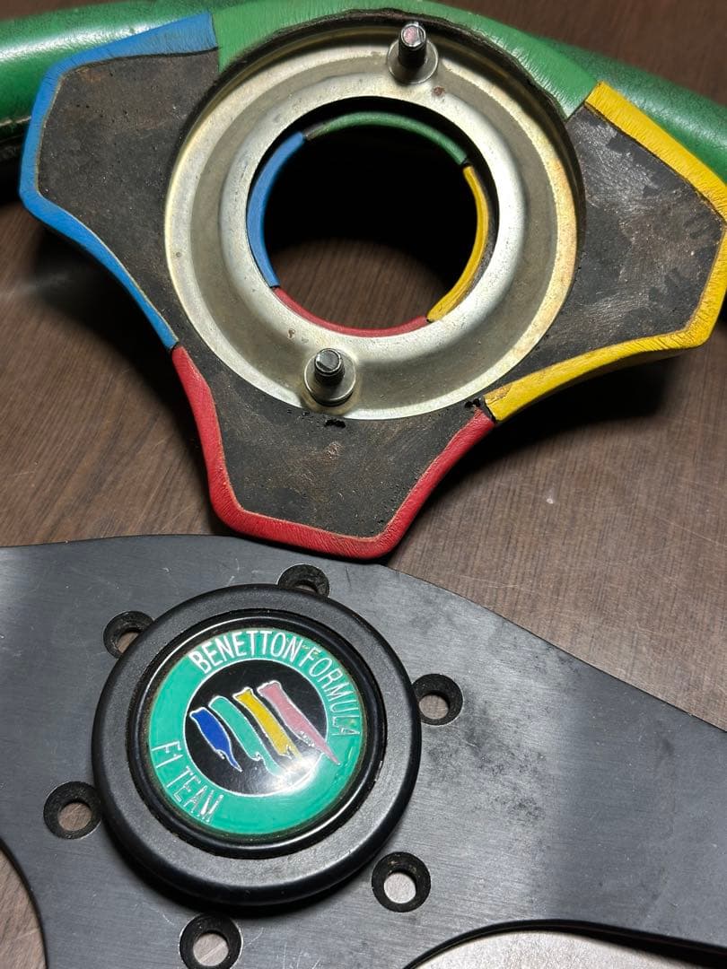 イタリア製　momoモモベネトン　F1TEAM ステアリング　ハンドル