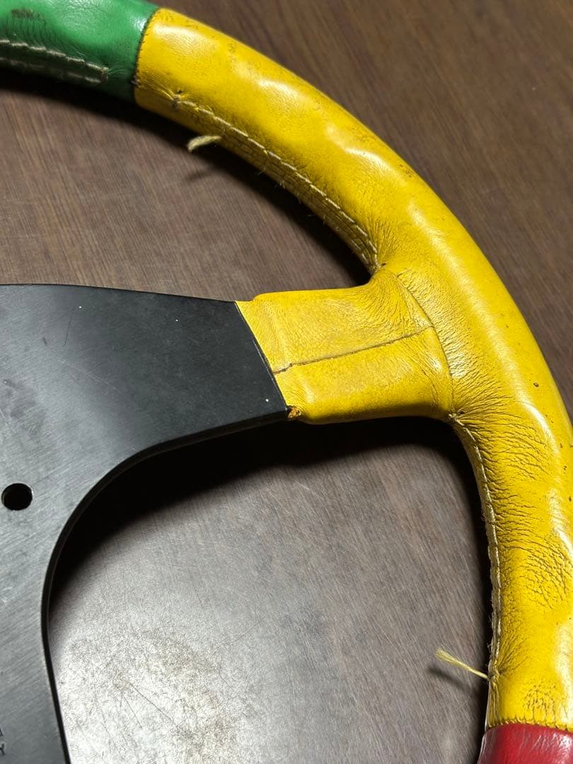 イタリア製　momoモモベネトン　F1TEAM ステアリング　ハンドル