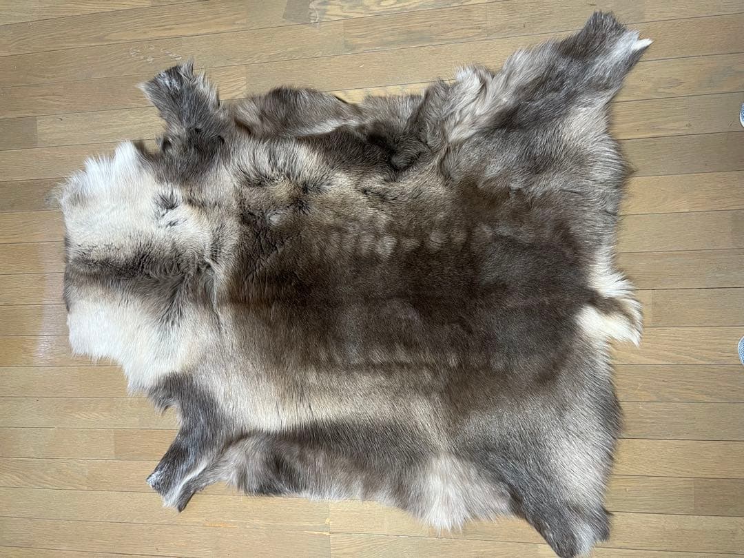 関西万博 北欧館【フィンランド製】高級トナカイの毛皮　ムートン、キャンプ、敷物