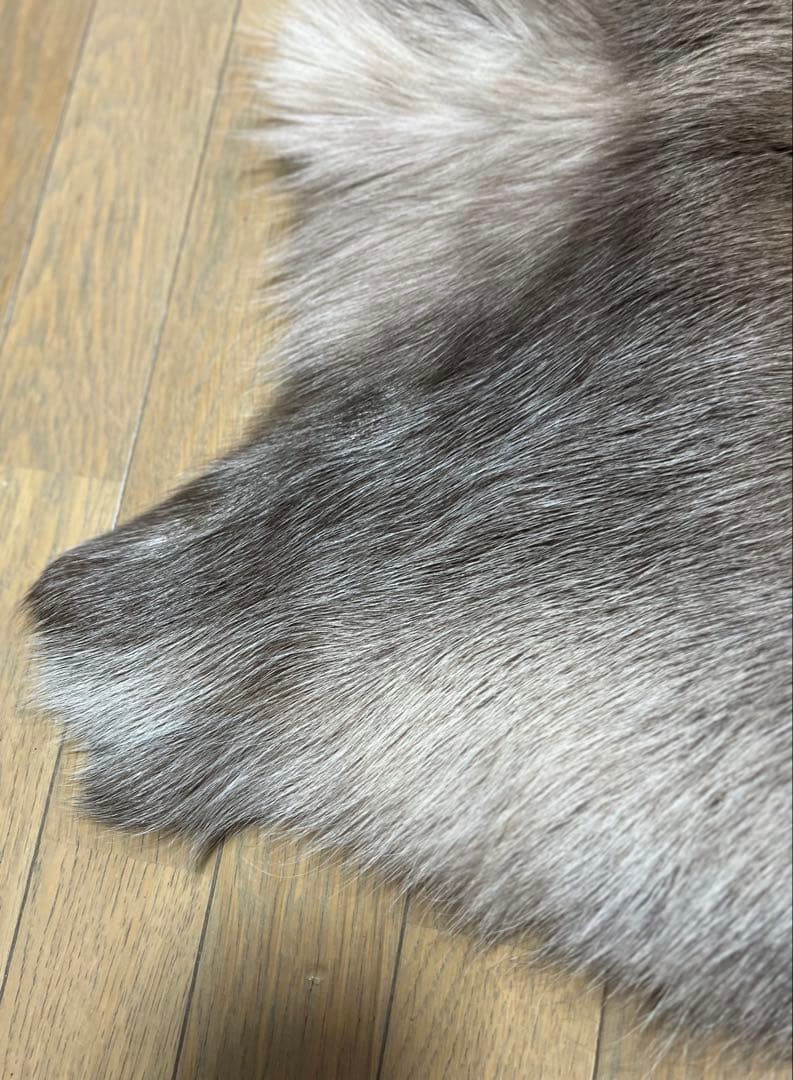 関西万博 北欧館【フィンランド製】高級トナカイの毛皮　ムートン、キャンプ、敷物