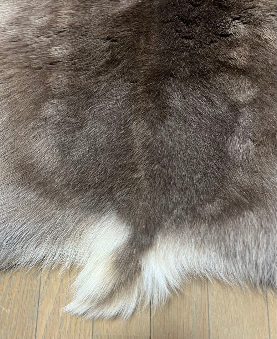 関西万博 北欧館【フィンランド製】高級トナカイの毛皮　ムートン、キャンプ、敷物