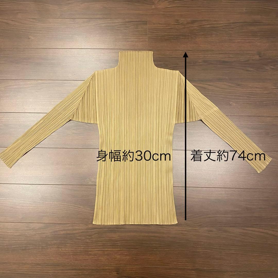 カーキ色　プリーツプリーズトップス