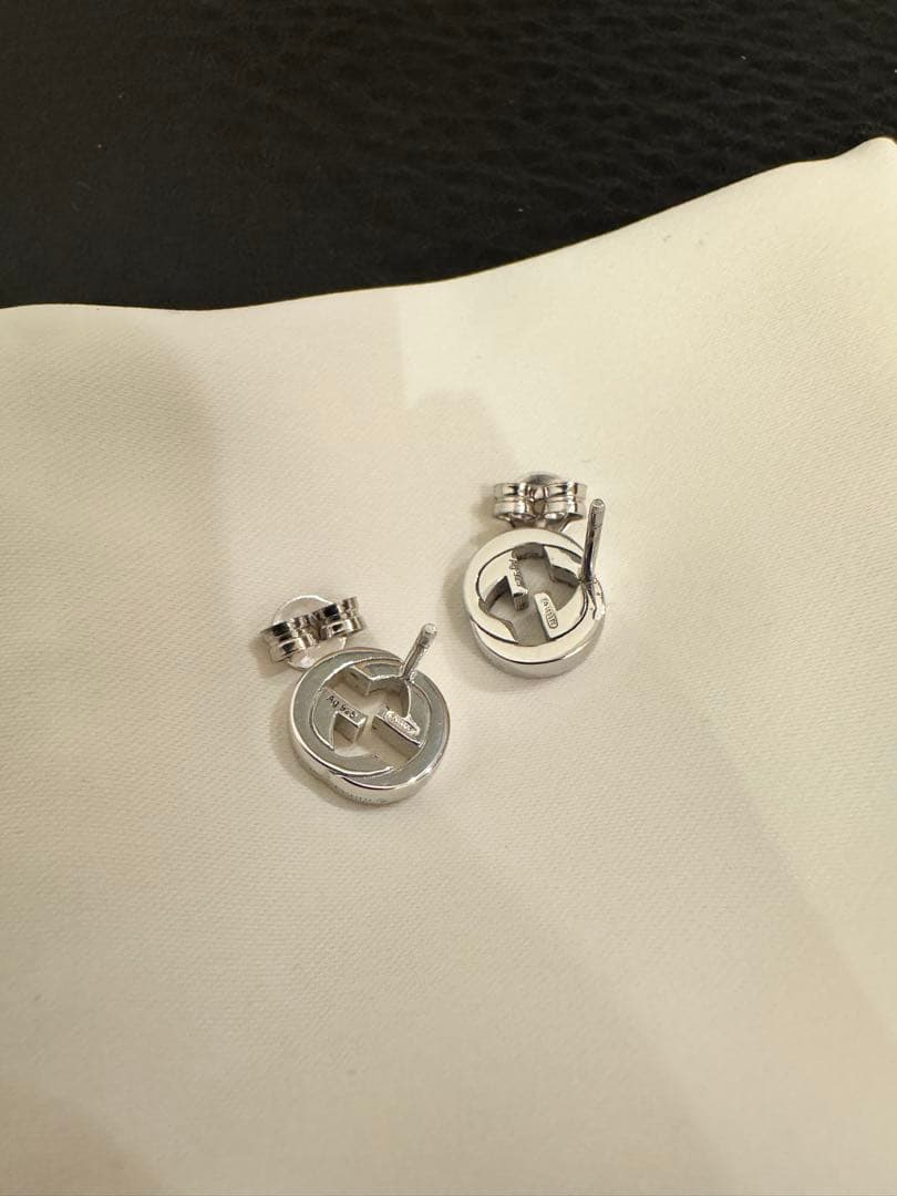 未使用＋美品　GUCCI グッチ インターロッキング　スタッズピアス AG925