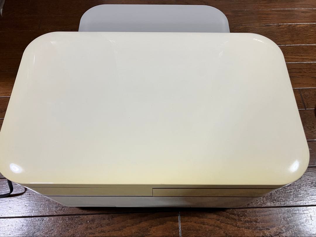 サキナ 美顔器 ホワイト・ベージュ コンパクト