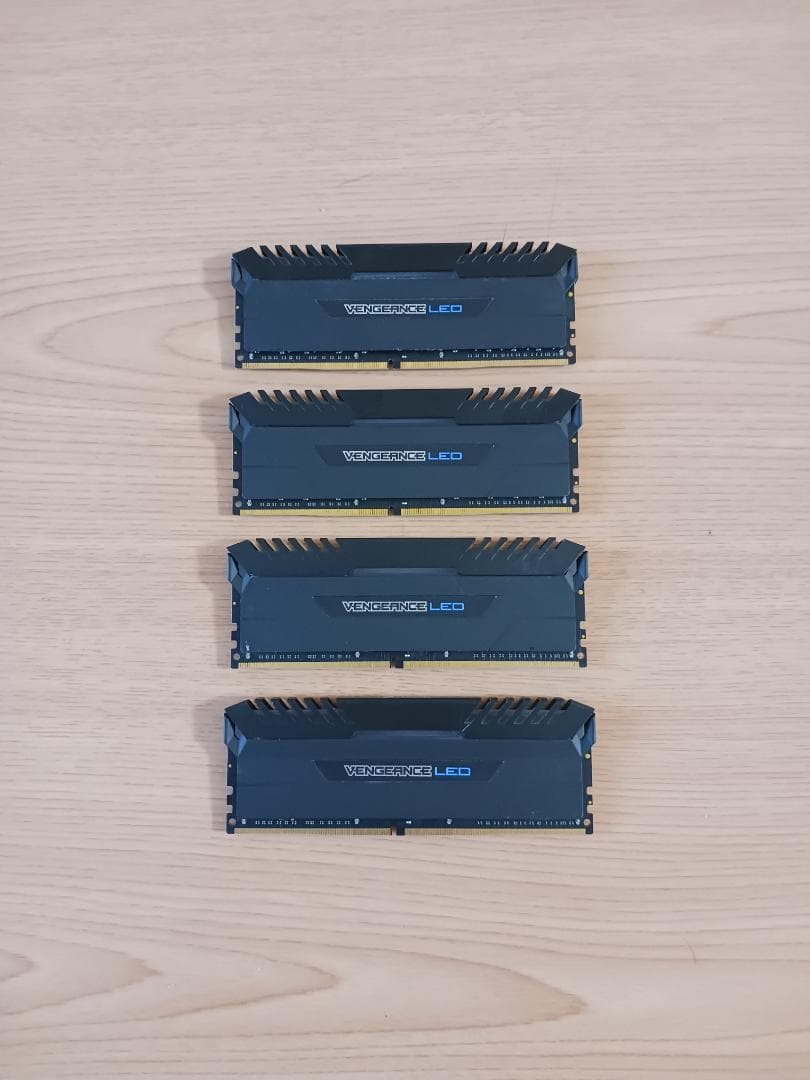コルセア　 VENGEANCE LED DDR4 64G (16Gx4)