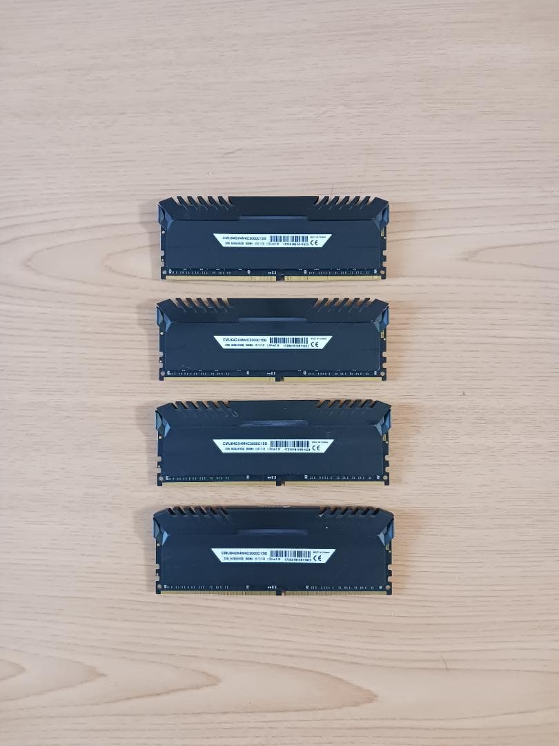 コルセア　 VENGEANCE LED DDR4 64G (16Gx4)