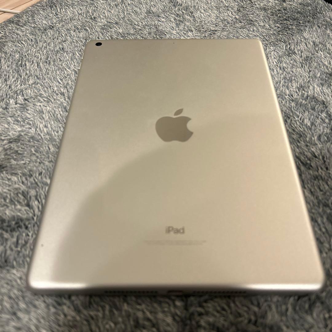 iPad 第6世代シルバー 本体　32GB
