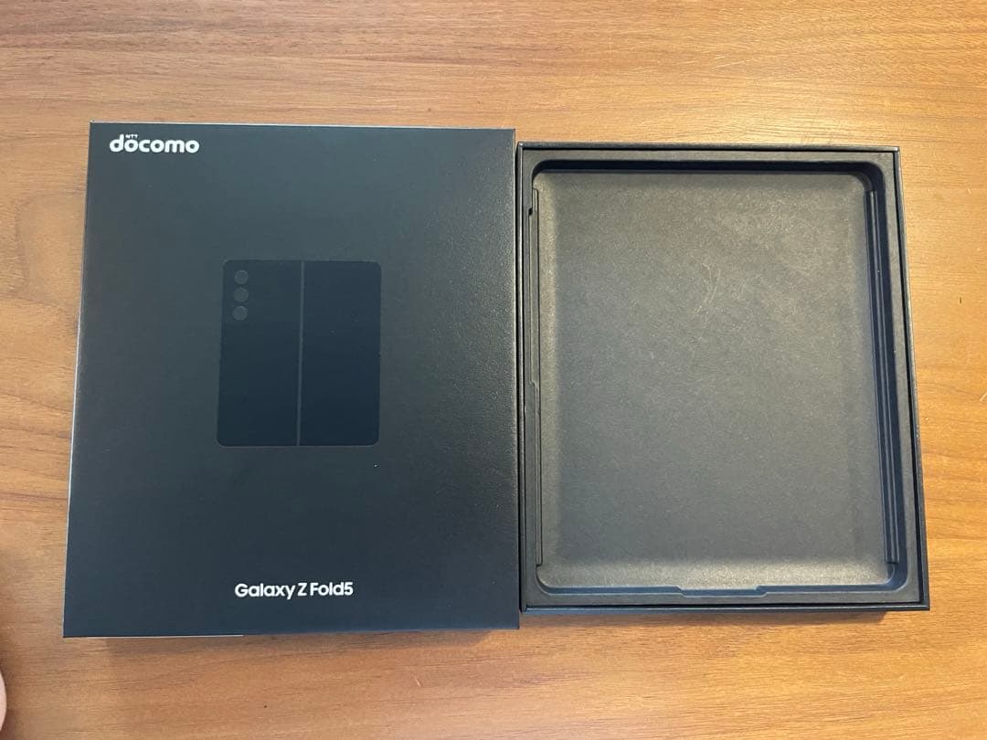 再値下げ！Galaxy Z Fold 5 docomo 本体＋アクセサリおまけ