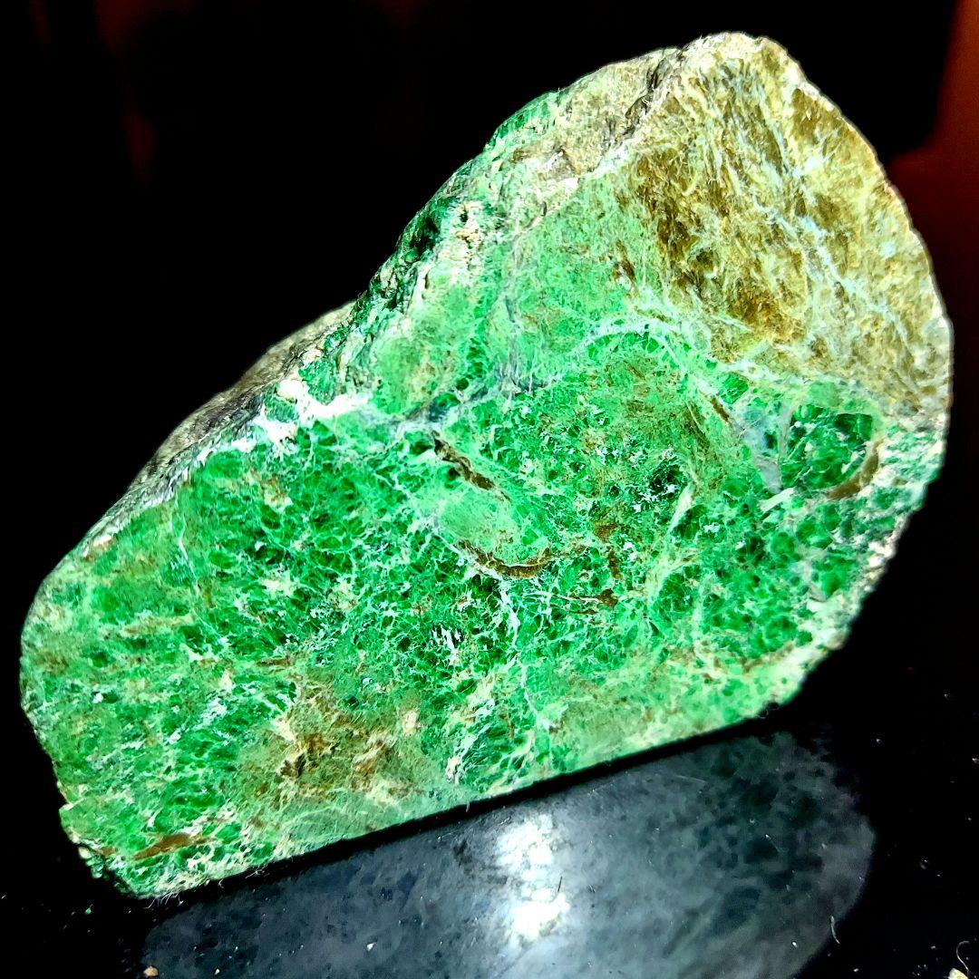 激レア 産出量少ない大きなヒスイ輝石コスモクロア モーシッシ 原石2面磨き508