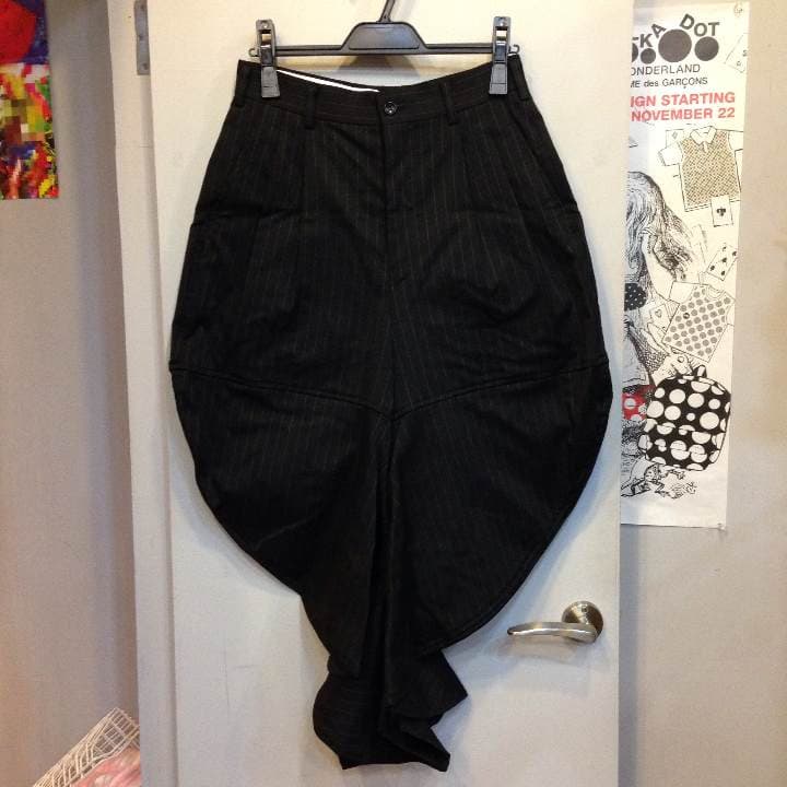 新品コムデギャルソンパンツ