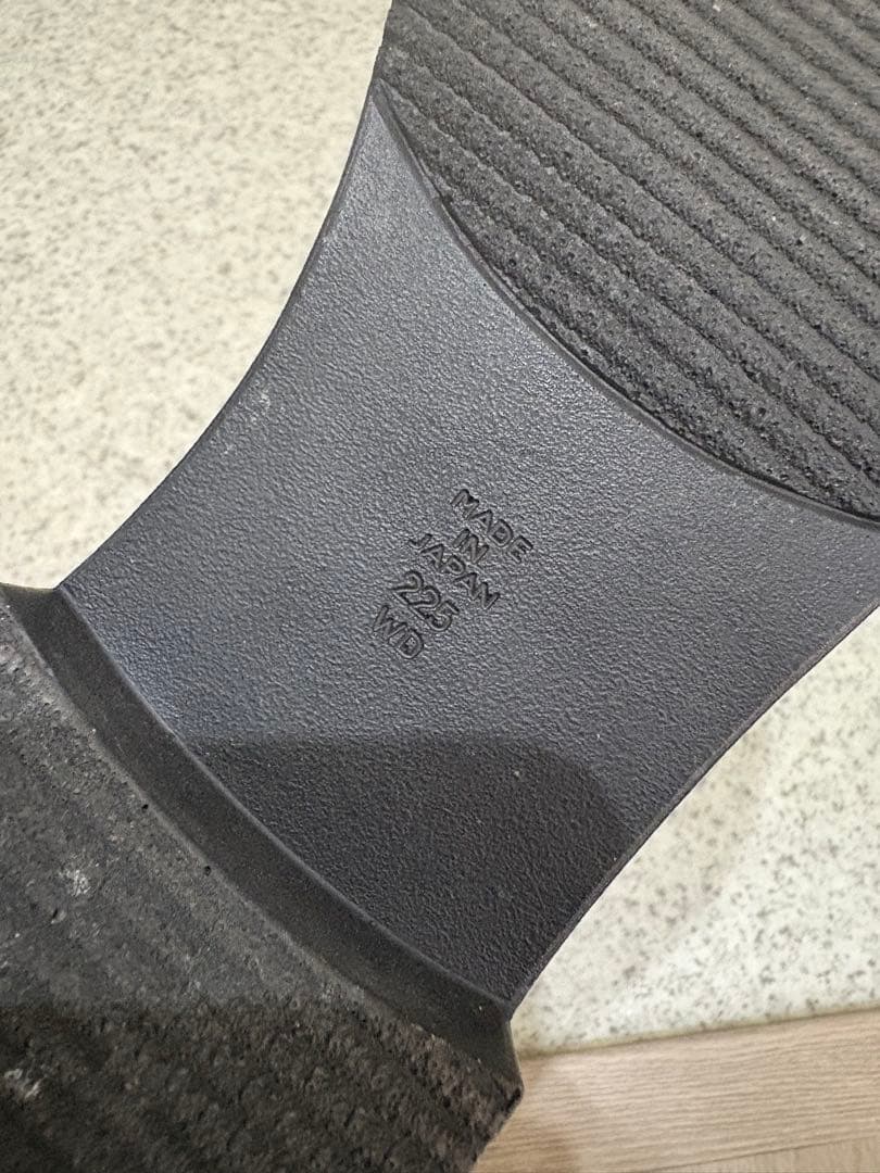 DIANA ブラックレザー ローファー