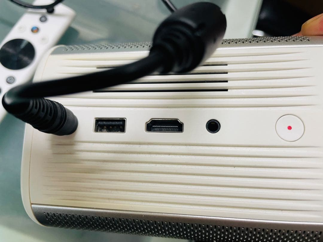 Android TV搭載近未来的極小プロジェクタXGIMI XJ03W MOGO