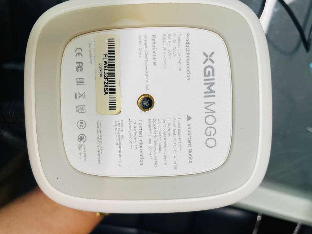 Android TV搭載近未来的極小プロジェクタXGIMI XJ03W MOGO