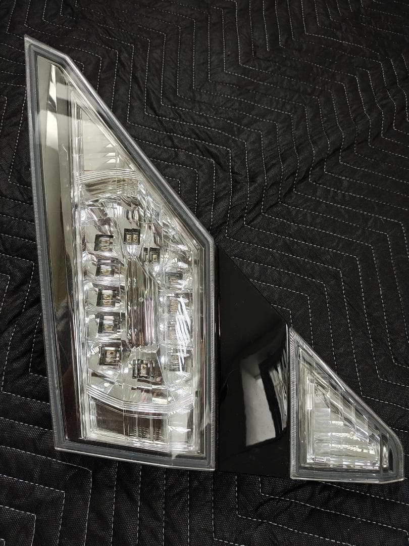 ヴェルファイア テールランプ