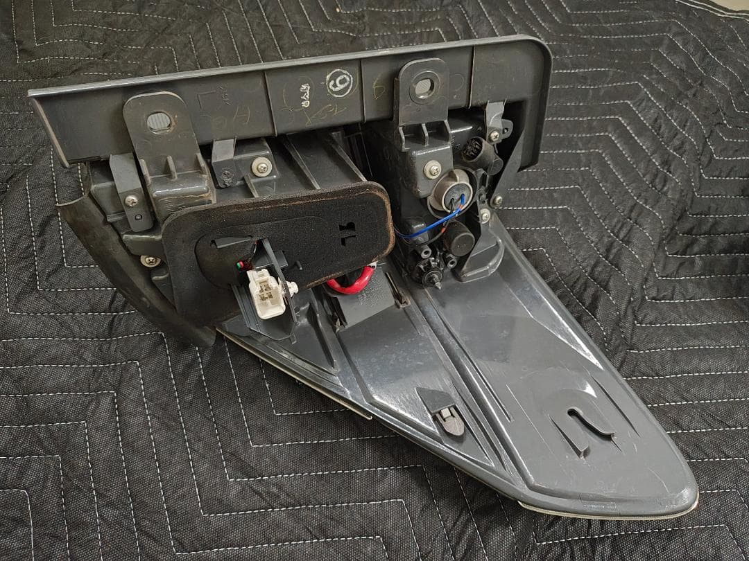 ヴェルファイア テールランプ