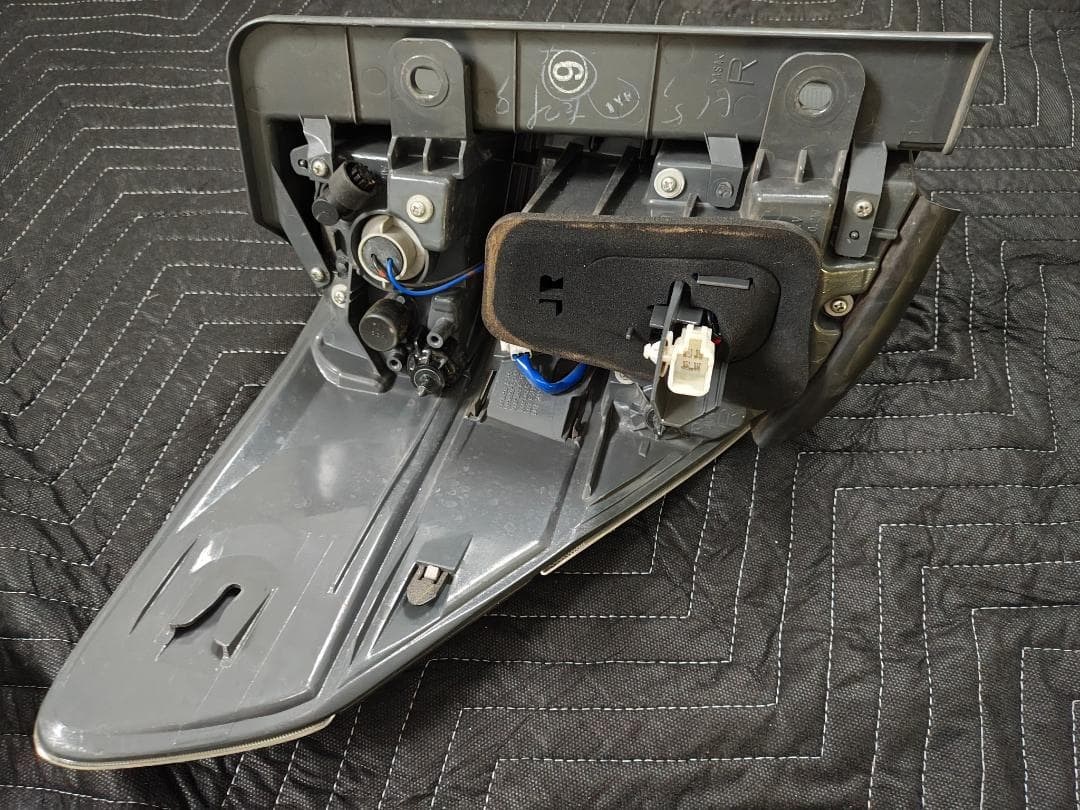 ヴェルファイア テールランプ