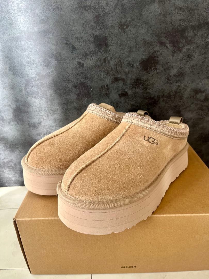 UGG ベージュ サンダル　厚底24cm