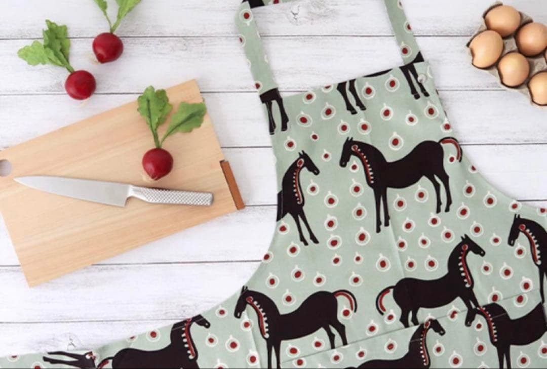 ▶︎新品未使用　マリメッコ　marimekko エプロン　ムスタタンマ◀︎