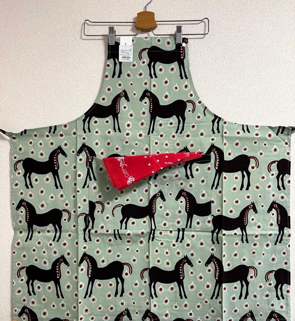 ▶︎新品未使用　マリメッコ　marimekko エプロン　ムスタタンマ◀︎