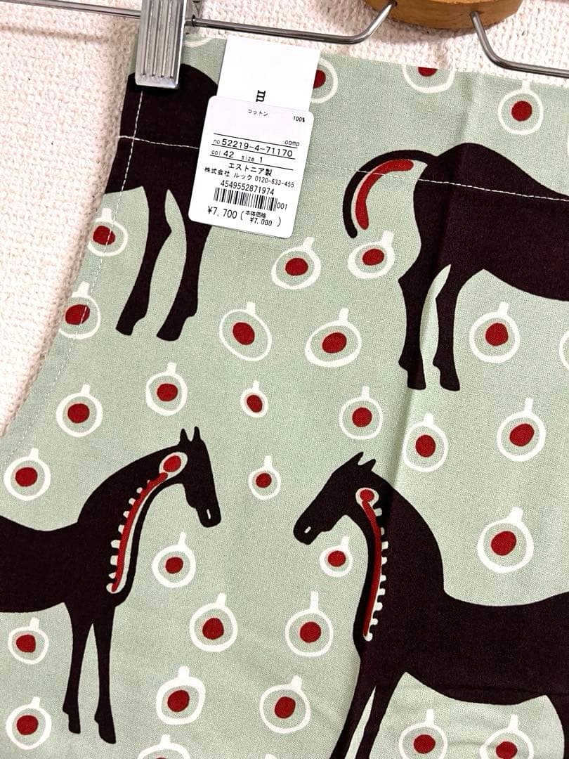 ▶︎新品未使用　マリメッコ　marimekko エプロン　ムスタタンマ◀︎