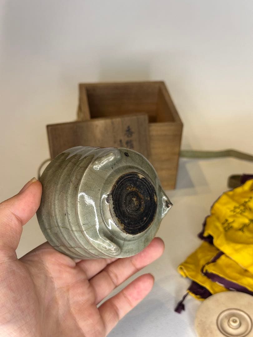 最終価格！青磁筋　三足香炉　共箱　古共布付　時代物　古美術　骨董品