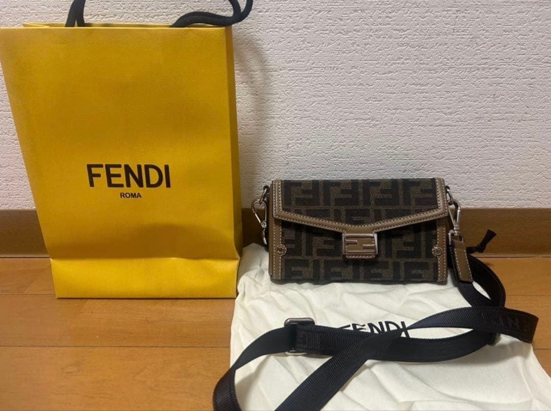 【極美品】Fendi ショルダーバッグ　ソフトトランク