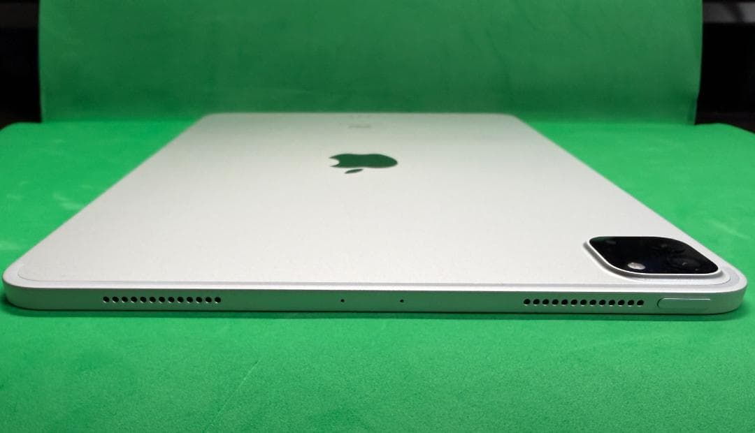 iPad Pro 11インチ（第2世代）Wi-Fi 128GB,シルバー,ケース