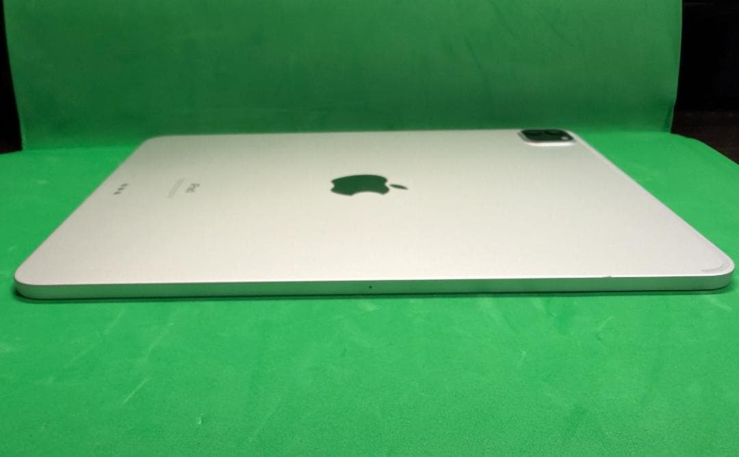 iPad Pro 11インチ（第2世代）Wi-Fi 128GB,シルバー,ケース