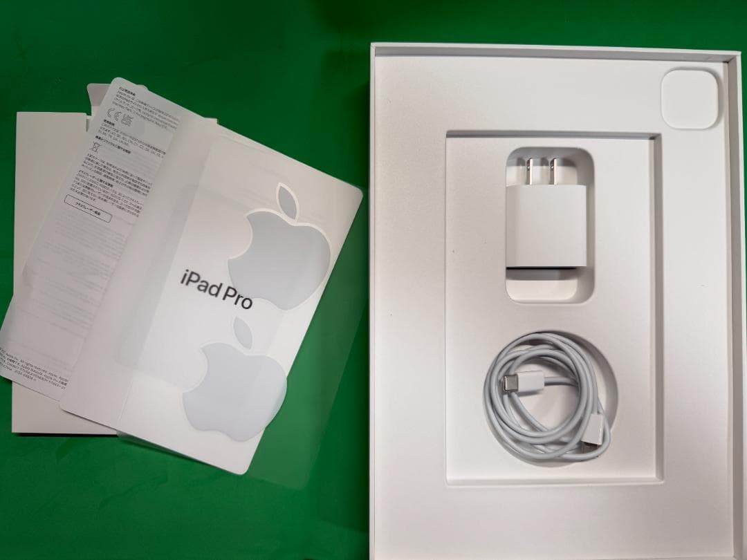 iPad Pro 11インチ（第2世代）Wi-Fi 128GB,シルバー,ケース