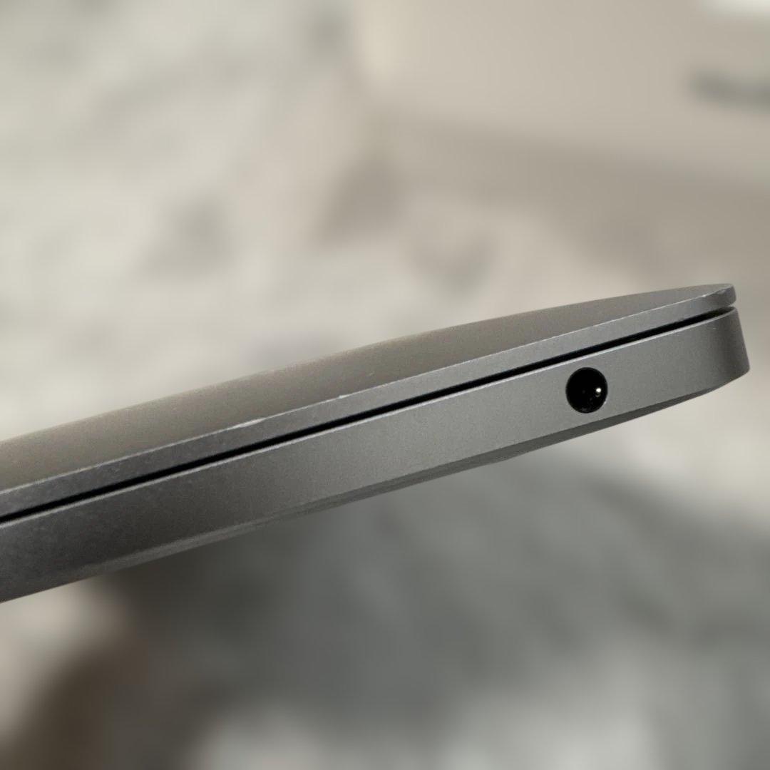 Apple MacBook Air 13インチ・Intel Core i5