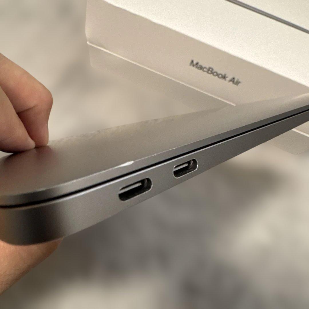 Apple MacBook Air 13インチ・Intel Core i5