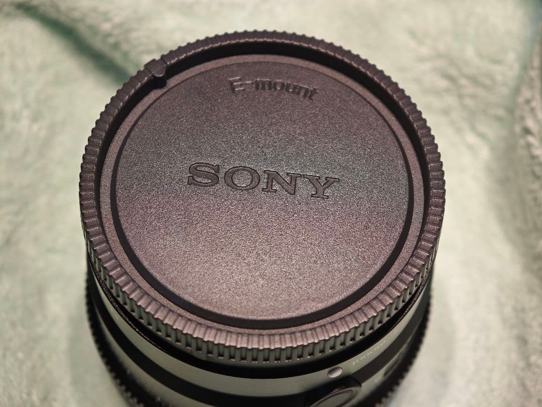 ほぼ新品　SONY　フルサイズ一眼レンズ　 SEL24F28G