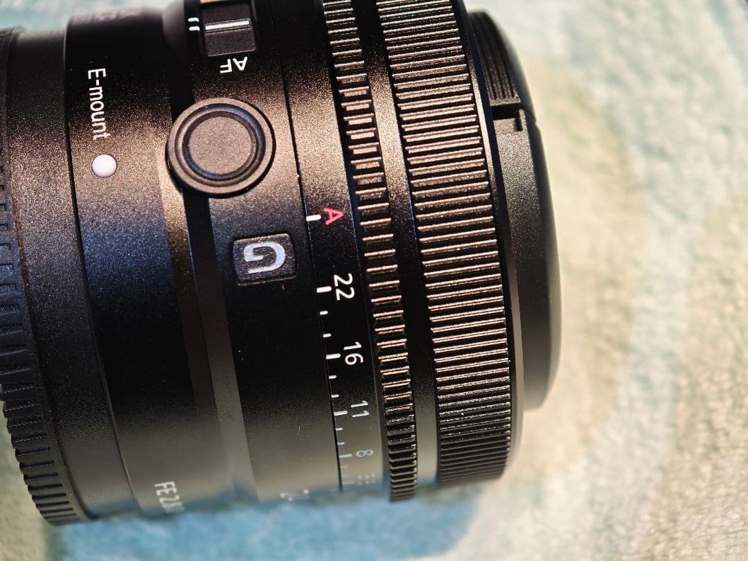 ほぼ新品　SONY　フルサイズ一眼レンズ　 SEL24F28G