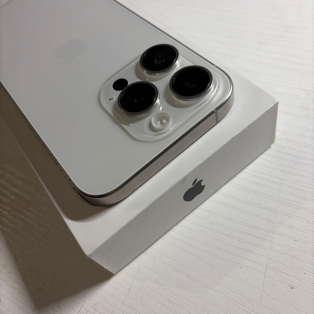 iPhone 15 Pro 256GB ホワイトチタニウム