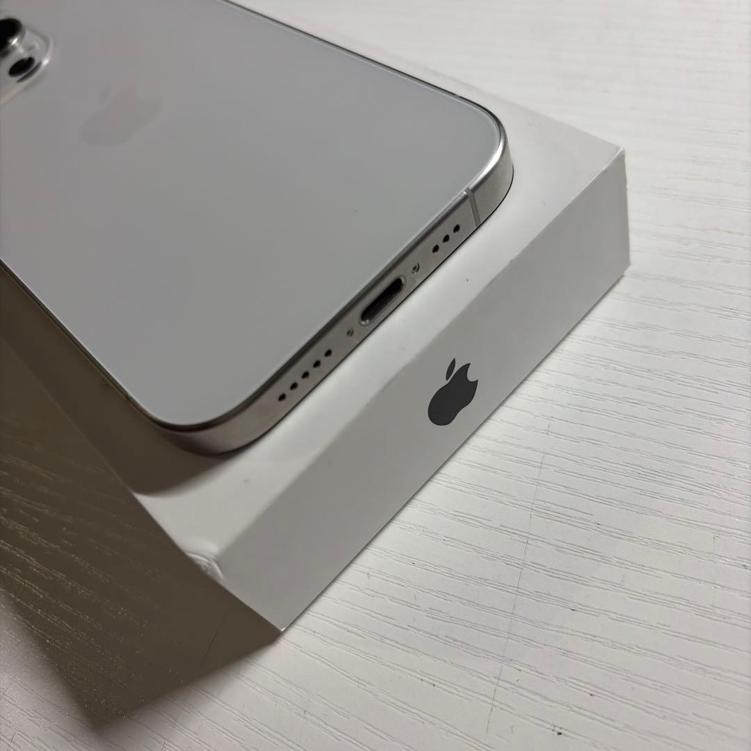iPhone 15 Pro 256GB ホワイトチタニウム