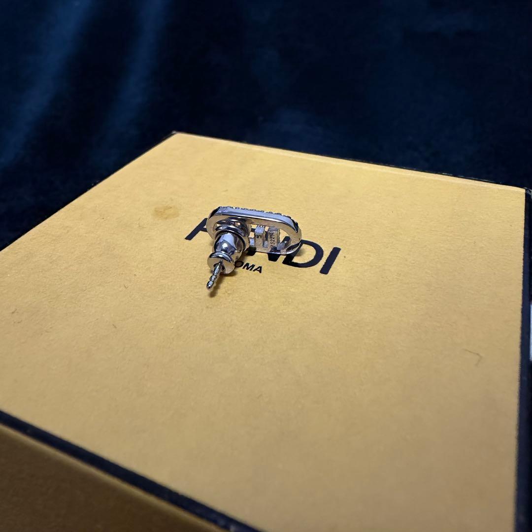 フェンディ　FENDI オーロック　ピアス　シルバー