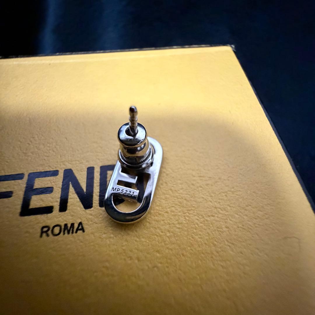 フェンディ　FENDI オーロック　ピアス　シルバー