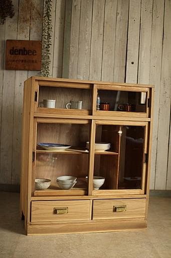 古い木枠のガラス戸棚　引き出し2杯