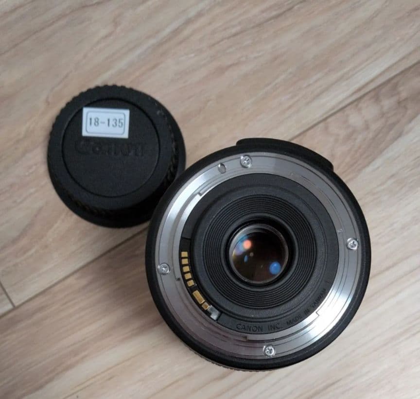 キャノン　交換レンズ EF-S18-135mm F3.5-5.6 IS STM