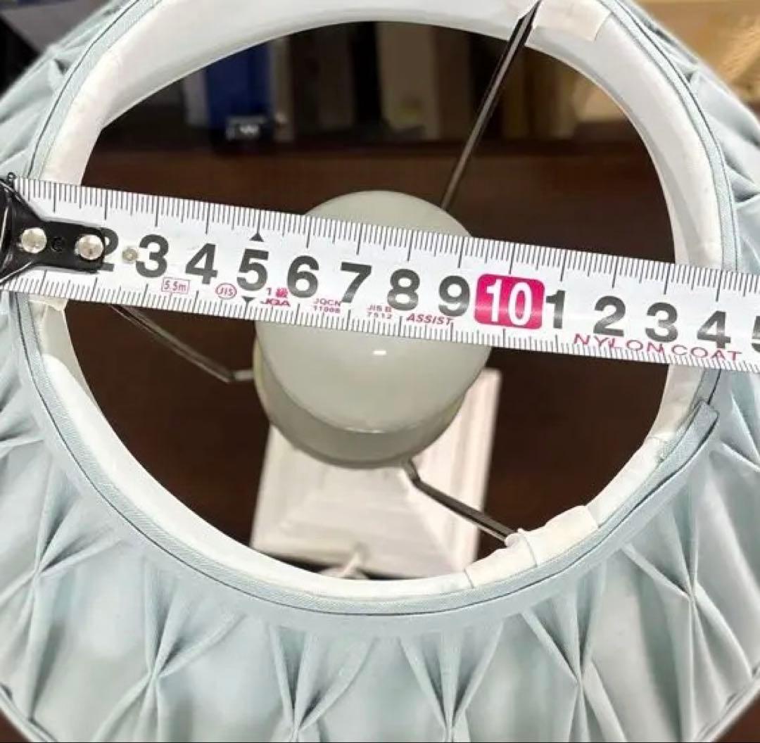 ローラアシュレイのプリーツシェード付きテーブルランプ