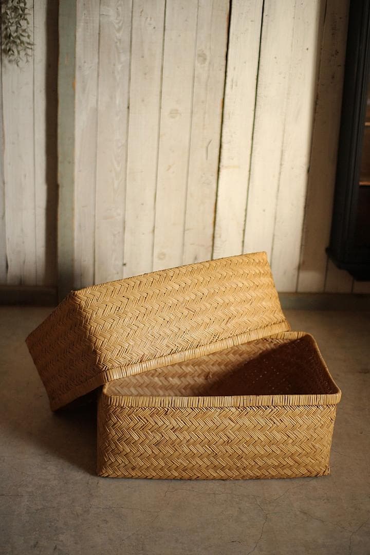 状態良く形の綺麗な古い竹編みの収納かご　行李　竹籠　篭　古道具
