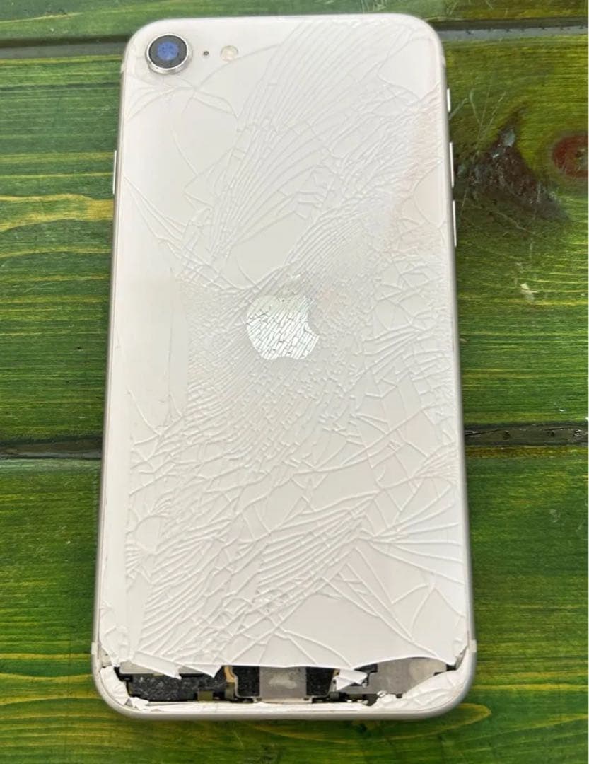 iPhone SE 第3世代 ジャンク品 バッテリー77% SIMフリー箱付き