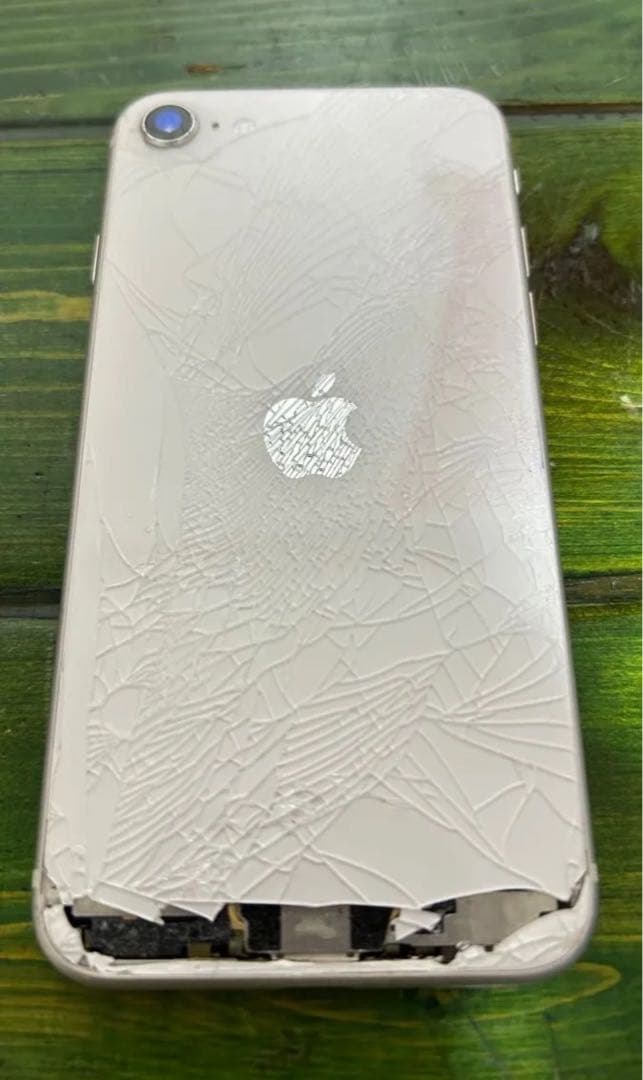 iPhone SE 第3世代 ジャンク品 バッテリー77% SIMフリー箱付き