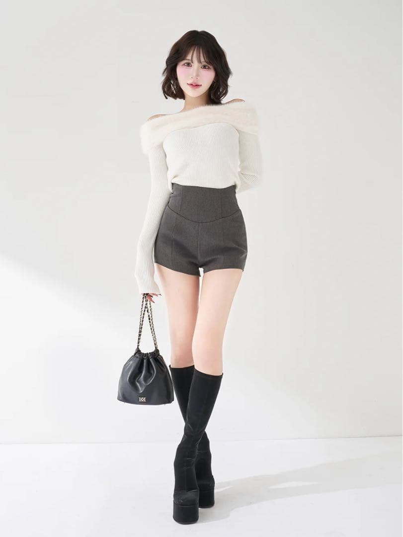 【再値下げ！新品未使用タグ付】美シルエットショートパンツ　グレー　FLサイズ