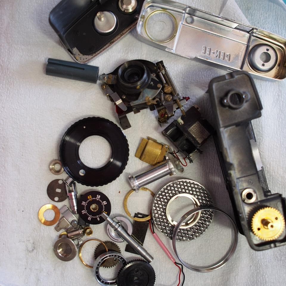 ドレスアップ PEN-EE S \"イタリアンレザー\" 整備済 ハーフカメラ