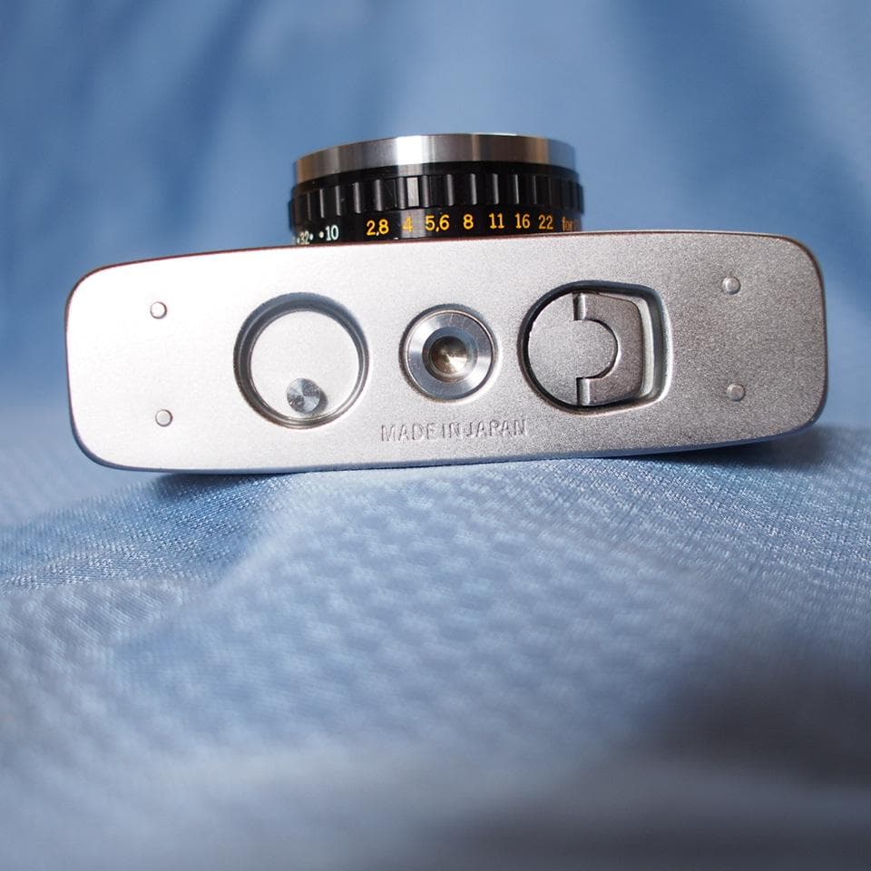 ドレスアップ PEN-EE S \"イタリアンレザー\" 整備済 ハーフカメラ