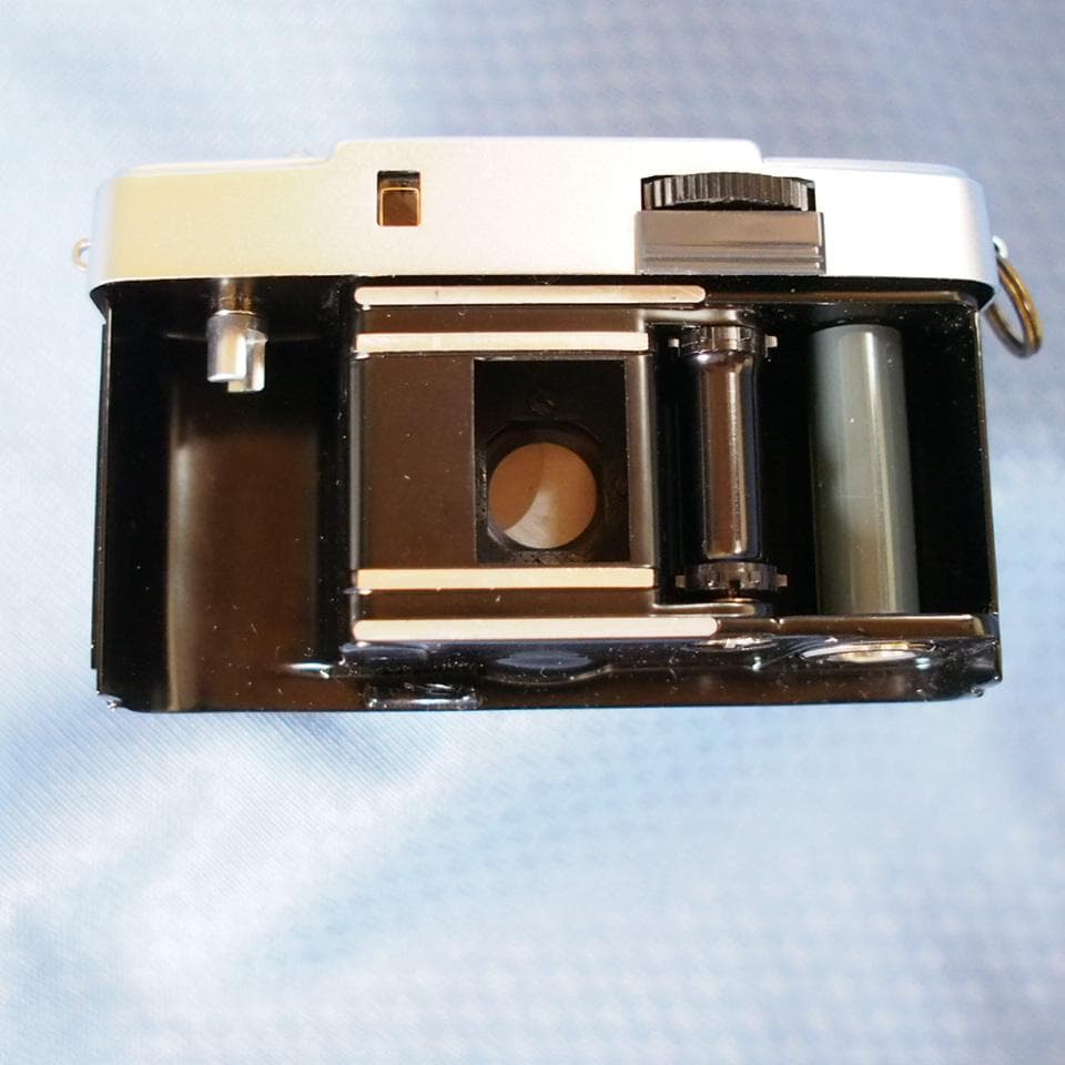 ドレスアップ PEN-EE S \"イタリアンレザー\" 整備済 ハーフカメラ