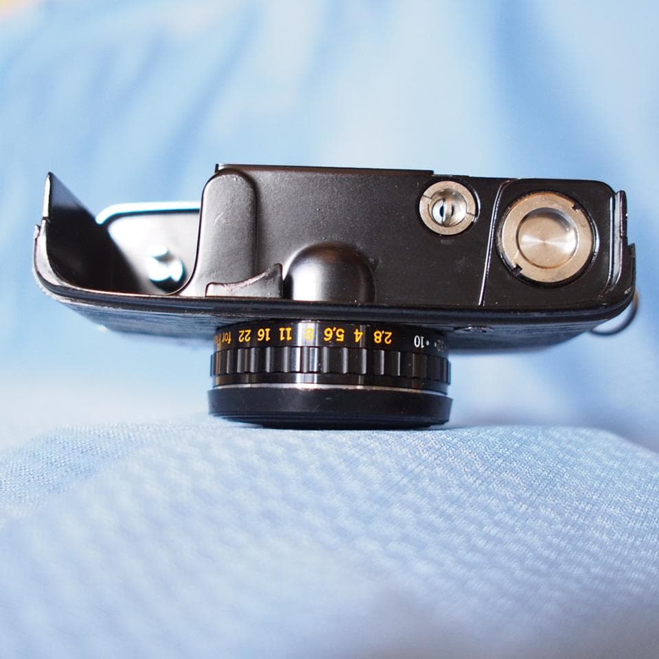 ドレスアップ PEN-EE S \"イタリアンレザー\" 整備済 ハーフカメラ