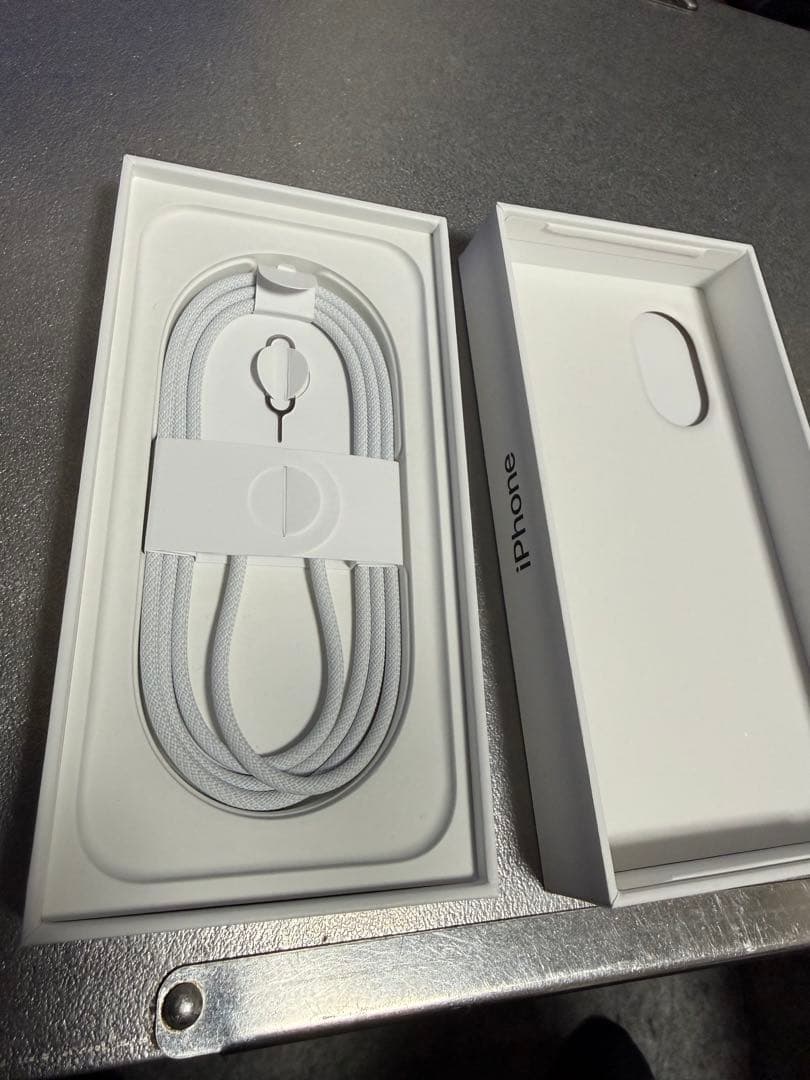 【最終値下げ】iPhone16 ブラック simフリー バッテリー100%