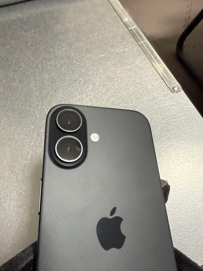 【最終値下げ】iPhone16 ブラック simフリー バッテリー100%